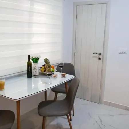 Peaceful & Sunny Apartman *