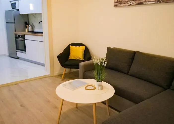 Peaceful & Sunny Apartment